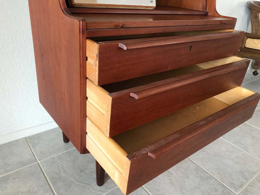 Mid-Century Modern Secretary Desk Chest Of Drawers With Mirror By Venesta Made In Finland [Photo 16]