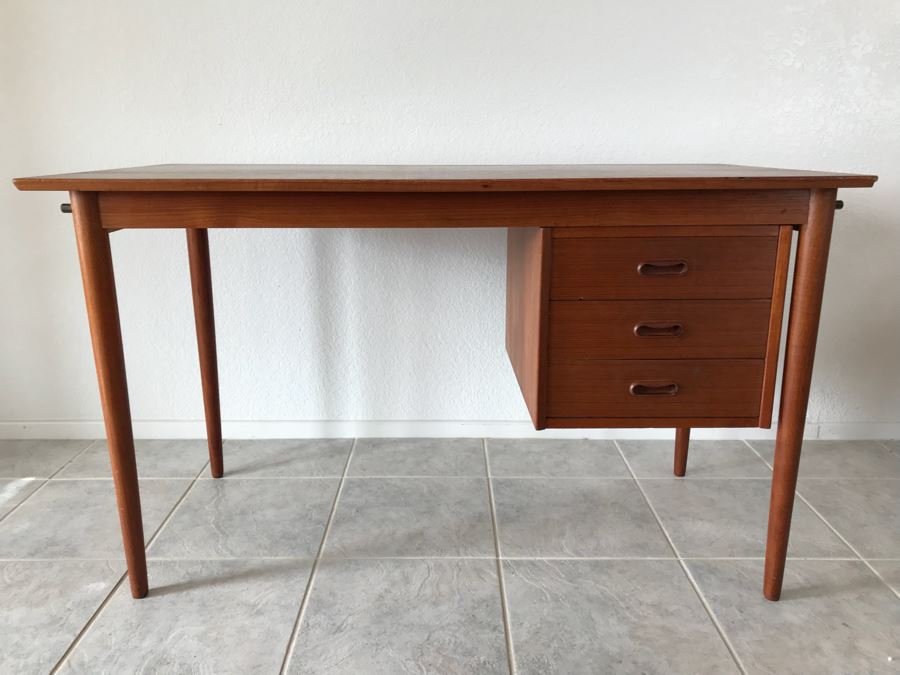 Mid-Century Modern Teak Desk With Floating Drawers (Moves Lefts Or Right) And Extra Side Leaf (Appears To Be Missing Part That Holds Leaf Up) [Photo 4]