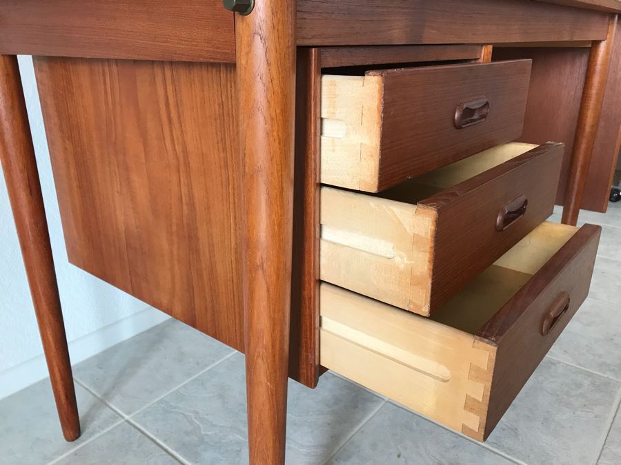 Mid-Century Modern Teak Desk With Floating Drawers (Moves Lefts Or Right) And Extra Side Leaf (Appears To Be Missing Part That Holds Leaf Up) [Photo 21]
