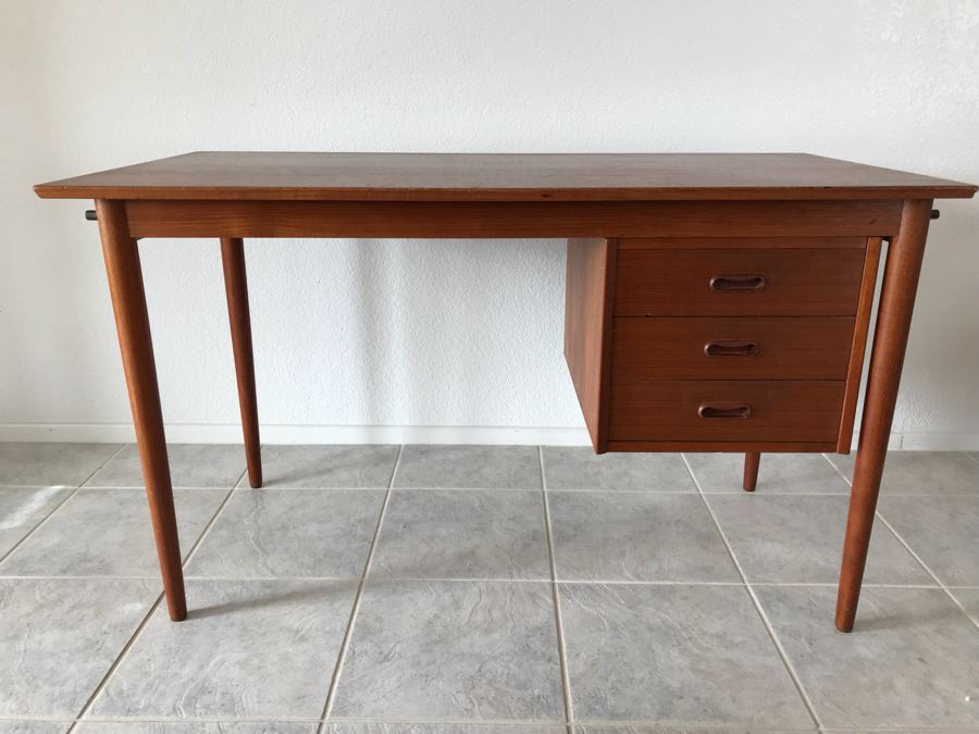 Mid-Century Modern Teak Desk With Floating Drawers (Moves Lefts Or Right) And Extra Side Leaf (Appears To Be Missing Part That Holds Leaf Up) [Photo 1]