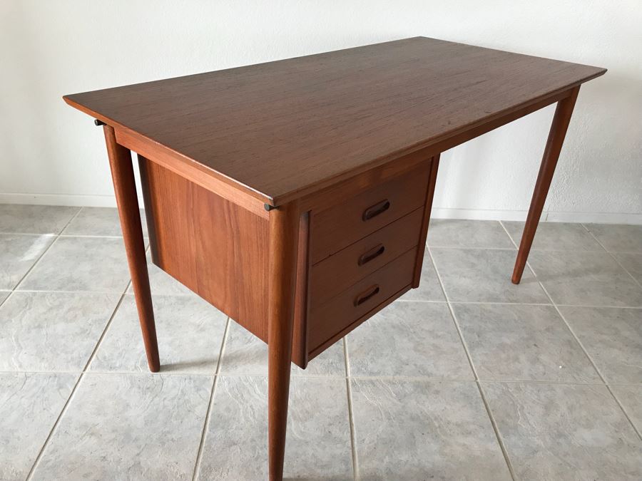 Mid-Century Modern Teak Desk With Floating Drawers (Moves ...