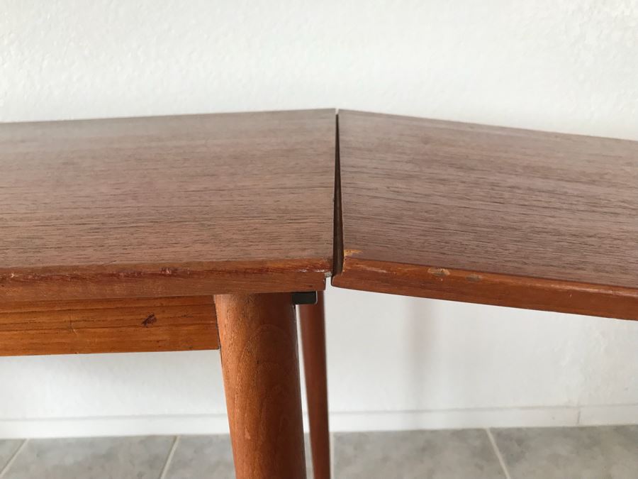 Mid-Century Modern Teak Desk With Floating Drawers (Moves Lefts Or Right) And Extra Side Leaf (Appears To Be Missing Part That Holds Leaf Up) [Photo 16]