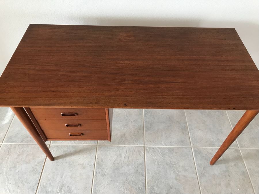 Mid-Century Modern Teak Desk With Floating Drawers (Moves Lefts Or Right) And Extra Side Leaf (Appears To Be Missing Part That Holds Leaf Up) [Photo 7]