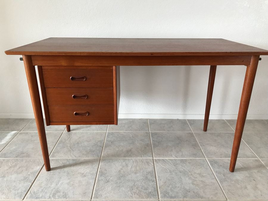 Mid-Century Modern Teak Desk With Floating Drawers (Moves Lefts Or Right) And Extra Side Leaf (Appears To Be Missing Part That Holds Leaf Up) [Photo 2]