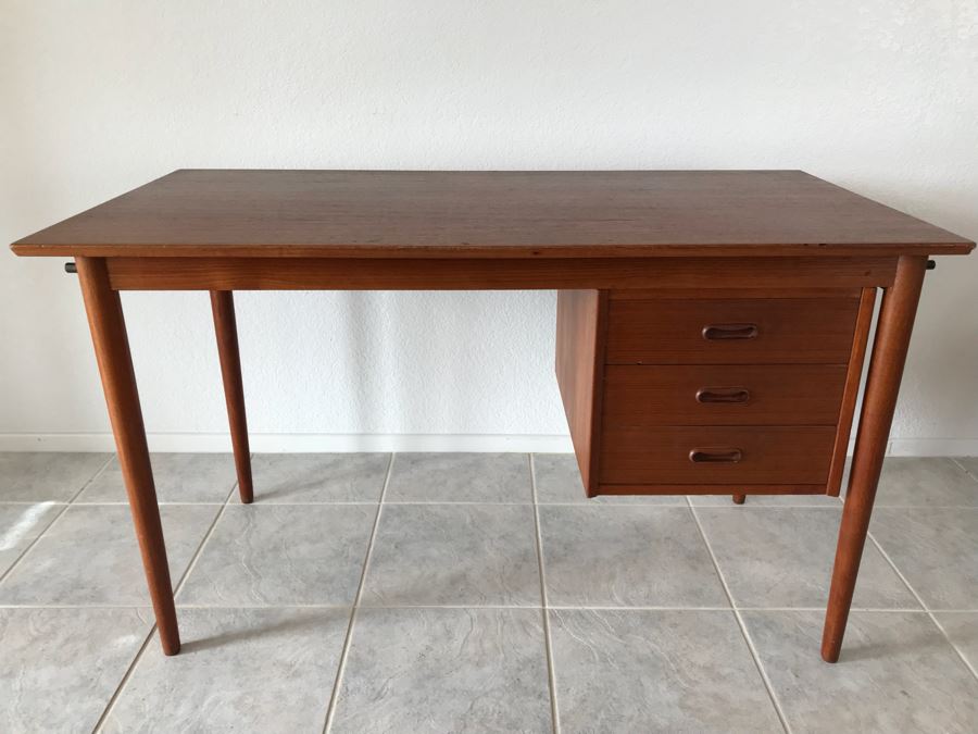Mid-Century Modern Teak Desk With Floating Drawers (Moves Lefts Or Right) And Extra Side Leaf (Appears To Be Missing Part That Holds Leaf Up) [Photo 5]