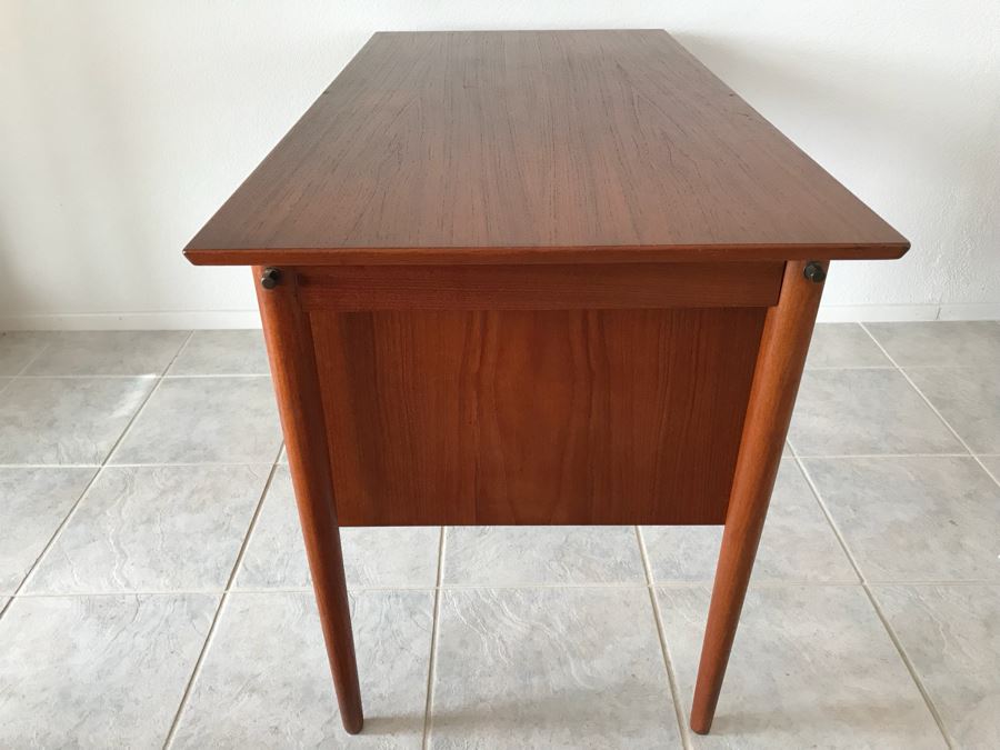 Mid-Century Modern Teak Desk With Floating Drawers (Moves Lefts Or Right) And Extra Side Leaf (Appears To Be Missing Part That Holds Leaf Up) [Photo 10]