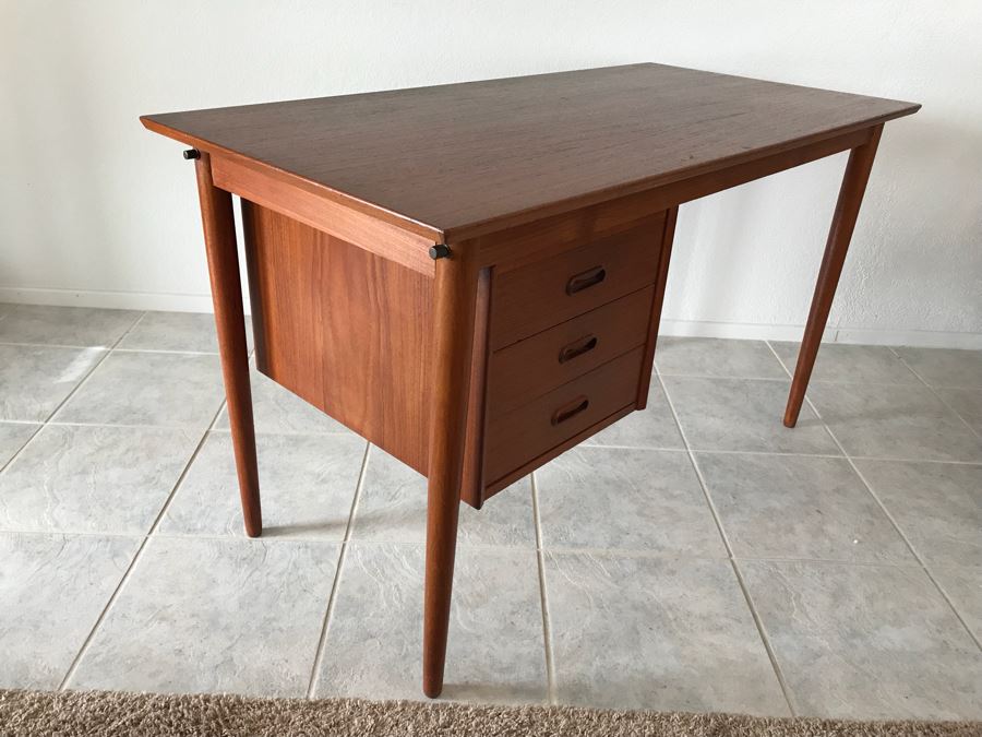 Mid-Century Modern Teak Desk With Floating Drawers (Moves Lefts Or Right) And Extra Side Leaf (Appears To Be Missing Part That Holds Leaf Up) [Photo 8]