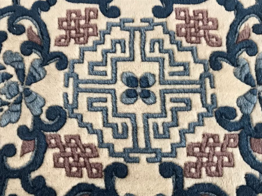 Chinese Wool Round Area Rug 98'R [Photo 6]
