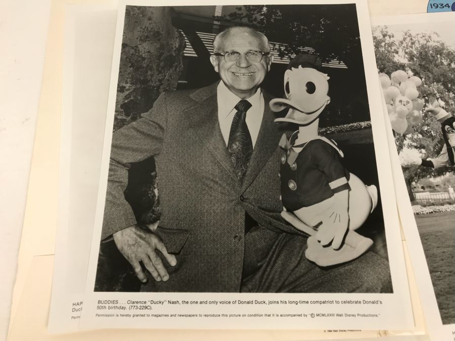 Walt Disney's Donald Duck Happy Birthday 1934-1984 50th Anniversary With (3) 8 X 10 Photos And Historical Overview Of Donald Duck [Photo 8]