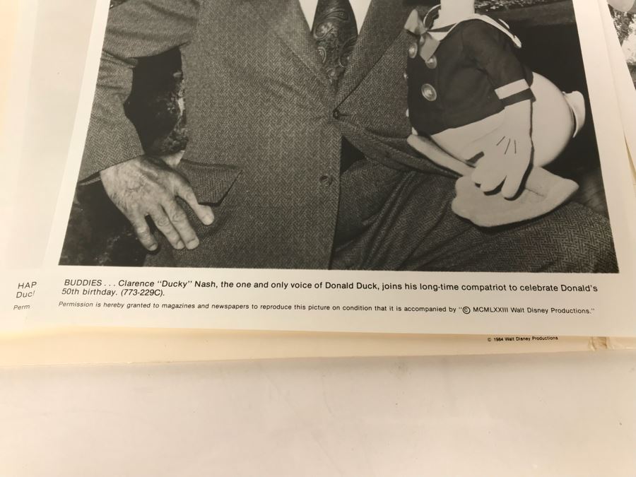 Walt Disney's Donald Duck Happy Birthday 1934-1984 50th Anniversary With (3) 8 X 10 Photos And Historical Overview Of Donald Duck [Photo 9]