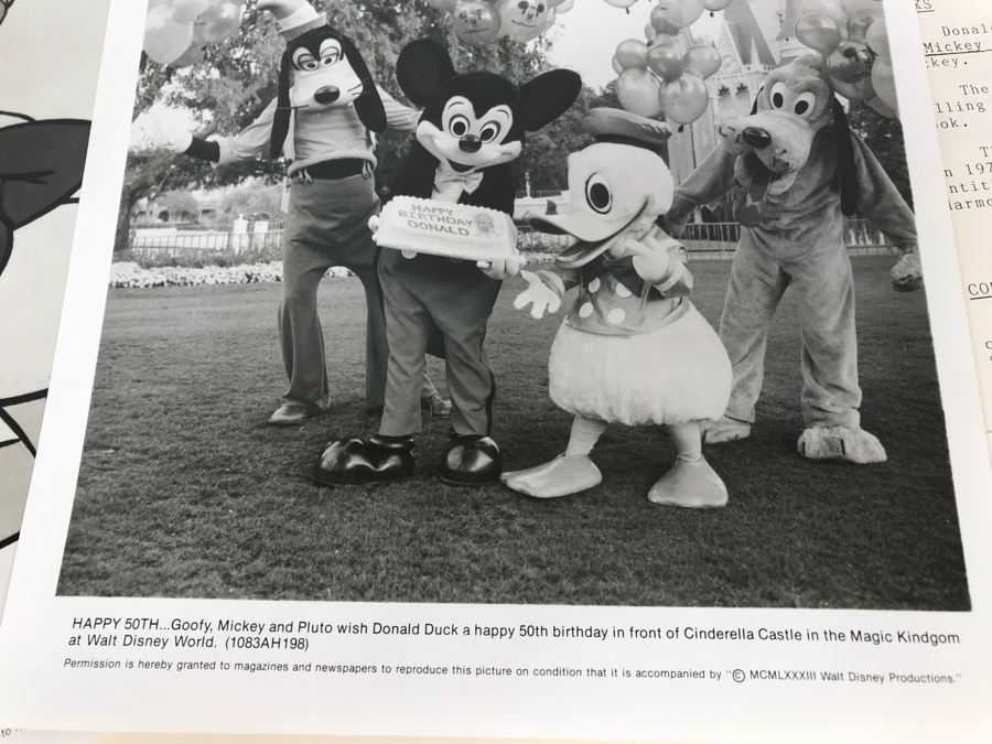 Walt Disney's Donald Duck Happy Birthday 1934-1984 50th Anniversary With (3) 8 X 10 Photos And Historical Overview Of Donald Duck [Photo 5]