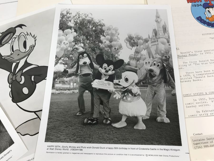 Walt Disney's Donald Duck Happy Birthday 1934-1984 50th Anniversary With (3) 8 X 10 Photos And Historical Overview Of Donald Duck [Photo 4]