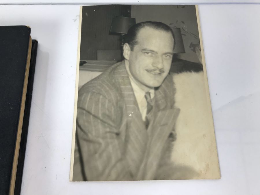 Engraved George Hearst Flight Book: A Pictorial History Of Aviation Foreword By Donald W. Douglas, 8 X 12 Photo Of George Randolph Hearst With Actress Wife Collette Lyons And Other Photos [Photo 4]