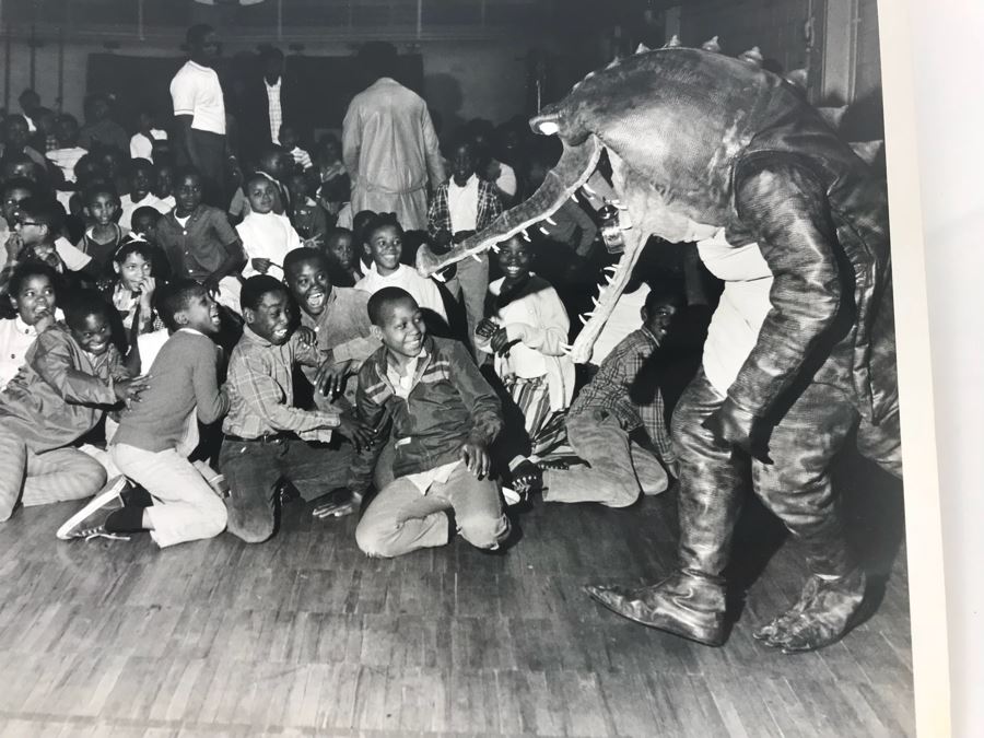Great 8 X 10 Photo Showing Promotion Of Movie Peter Pan To Group Of Kids [Photo 2]