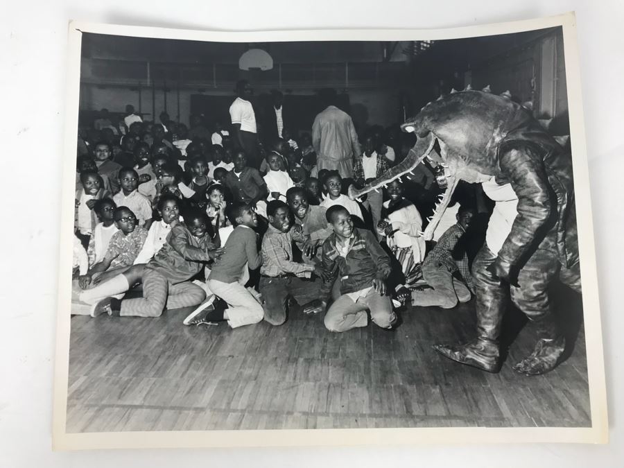 Great 8 X 10 Photo Showing Promotion Of Movie Peter Pan To Group Of Kids [Photo 1]