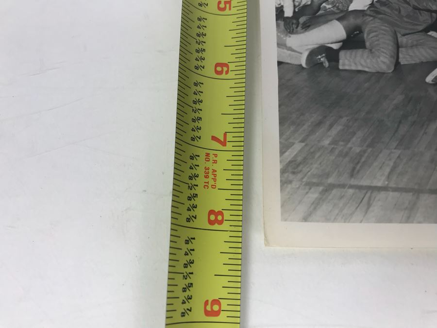 Great 8 X 10 Photo Showing Promotion Of Movie Peter Pan To Group Of Kids [Photo 5]