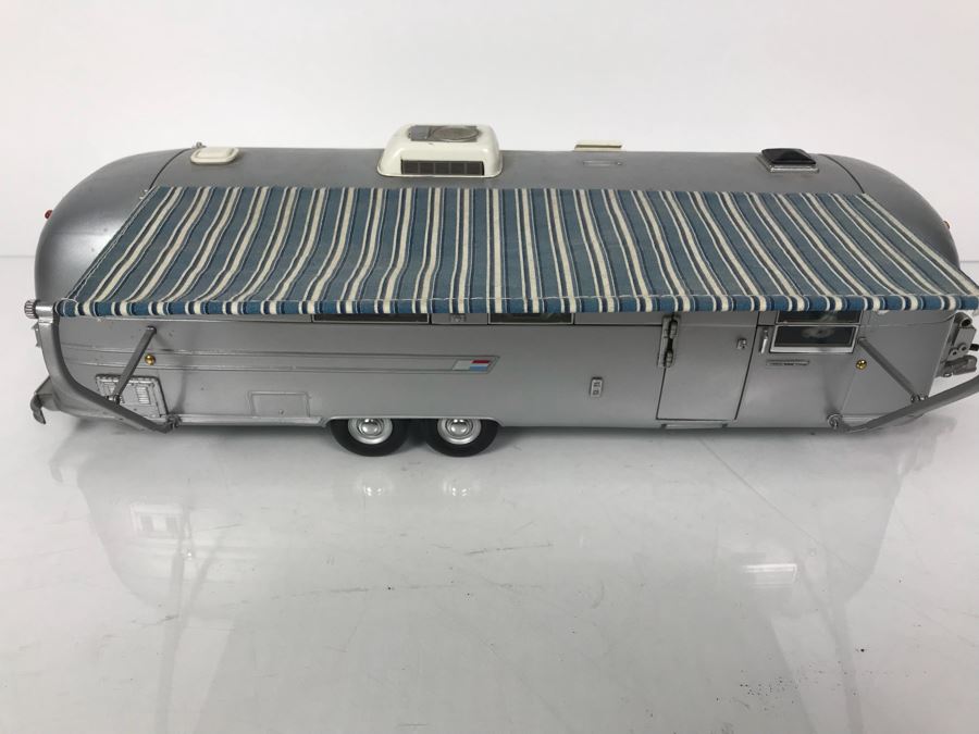 Franklin Mint Precision Model Of 1968 Airstream Trailer [Photo 4]