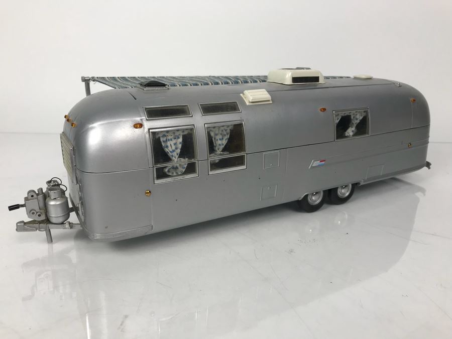 Franklin Mint Precision Model Of 1968 Airstream Trailer [Photo 8]