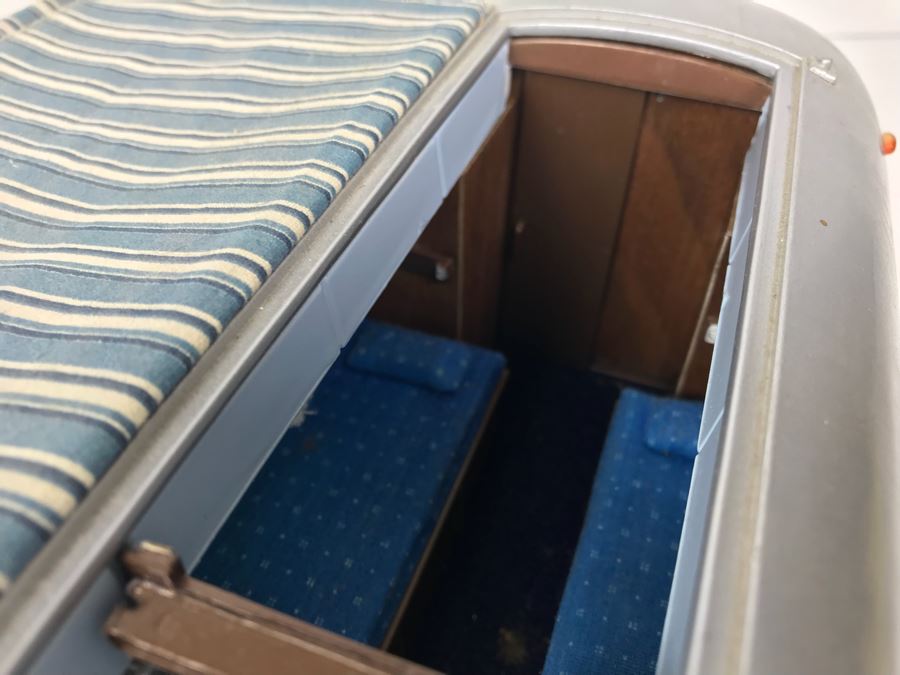 Franklin Mint Precision Model Of 1968 Airstream Trailer [Photo 19]