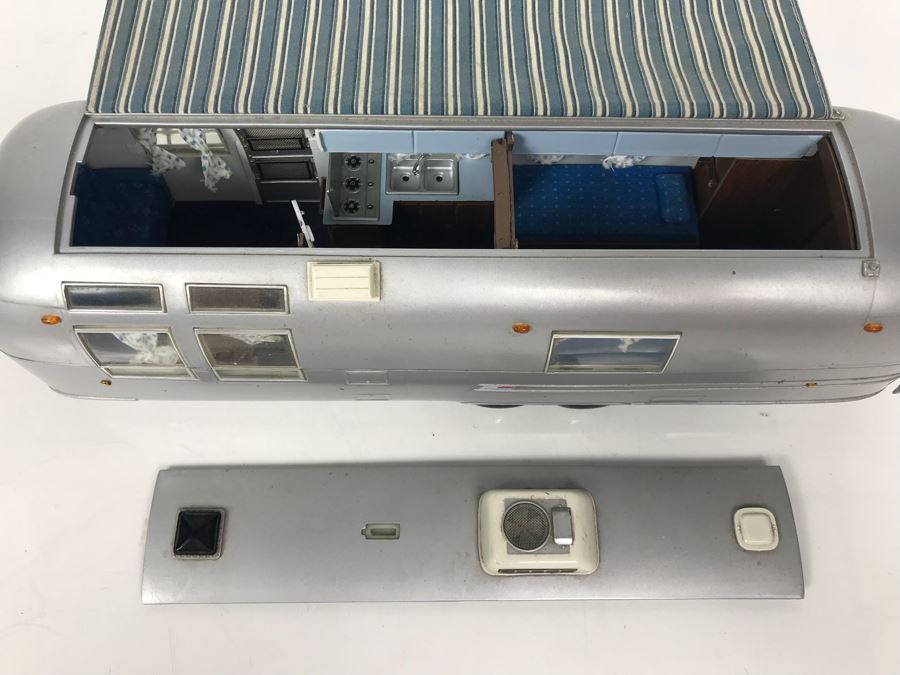 Franklin Mint Precision Model Of 1968 Airstream Trailer [Photo 13]