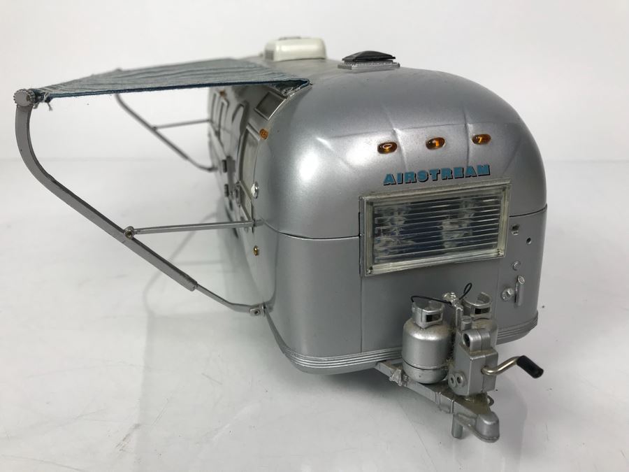 Franklin Mint Precision Model Of 1968 Airstream Trailer [Photo 5]