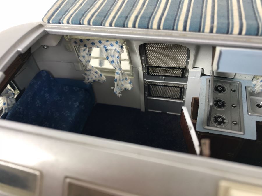 Franklin Mint Precision Model Of 1968 Airstream Trailer [Photo 15]