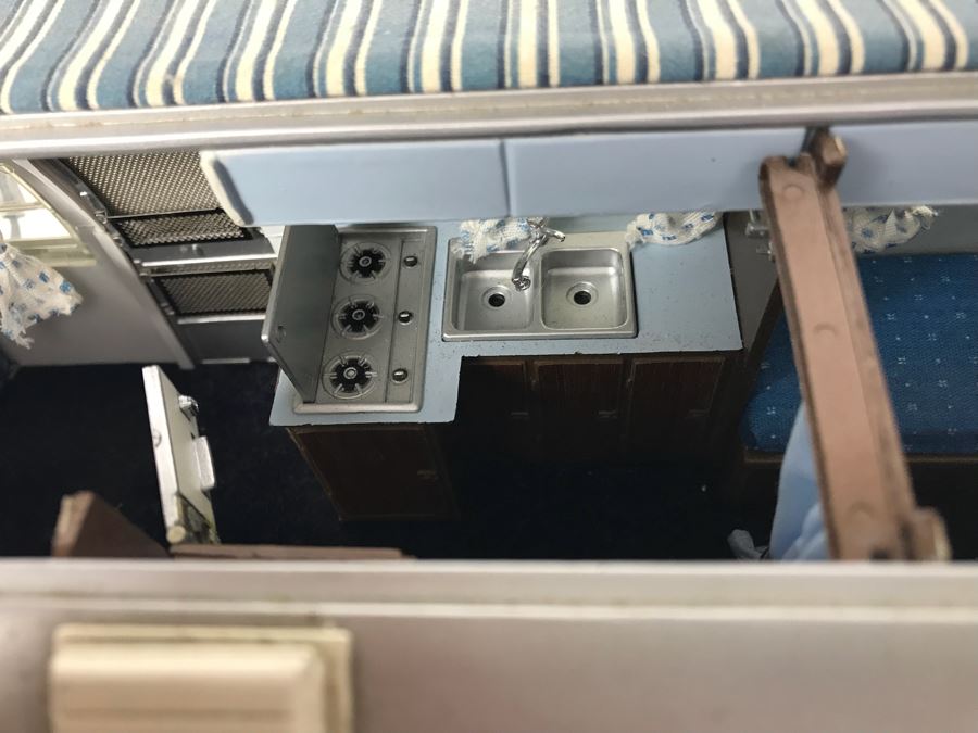 Franklin Mint Precision Model Of 1968 Airstream Trailer [Photo 14]