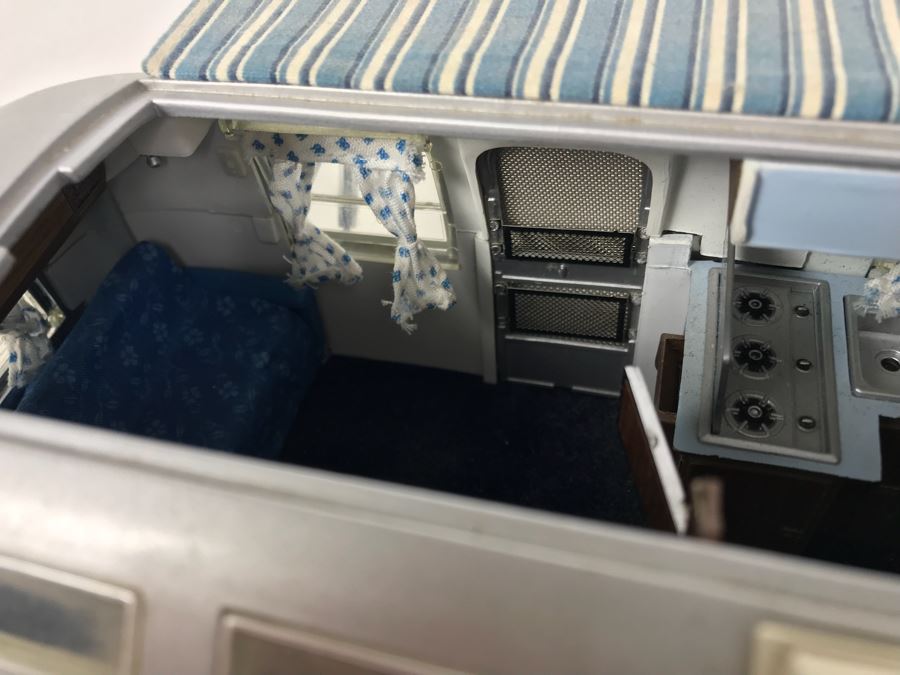 Franklin Mint Precision Model Of 1968 Airstream Trailer [Photo 16]
