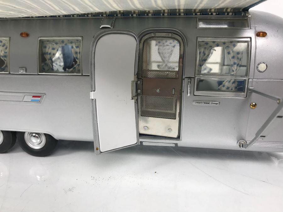 Franklin Mint Precision Model Of 1968 Airstream Trailer [Photo 28]