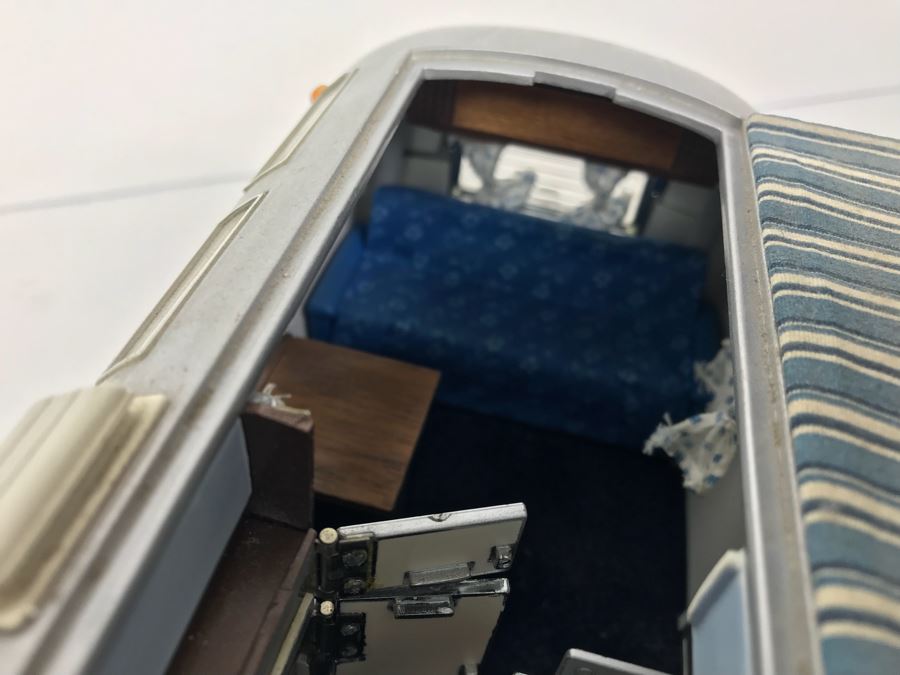 Franklin Mint Precision Model Of 1968 Airstream Trailer [Photo 25]