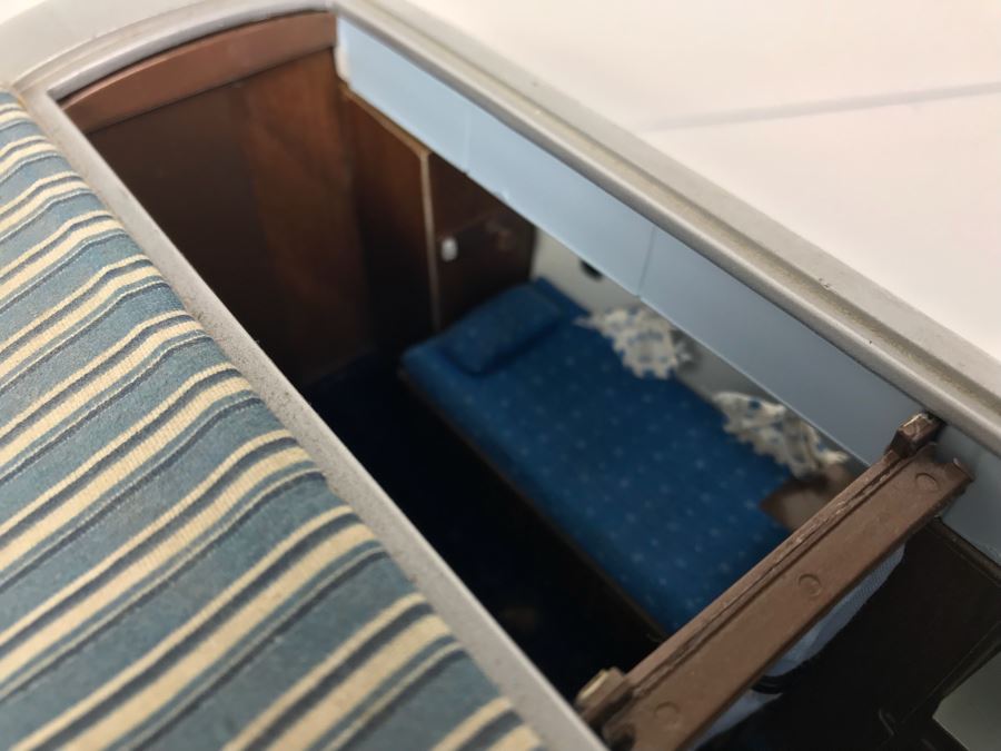 Franklin Mint Precision Model Of 1968 Airstream Trailer [Photo 21]