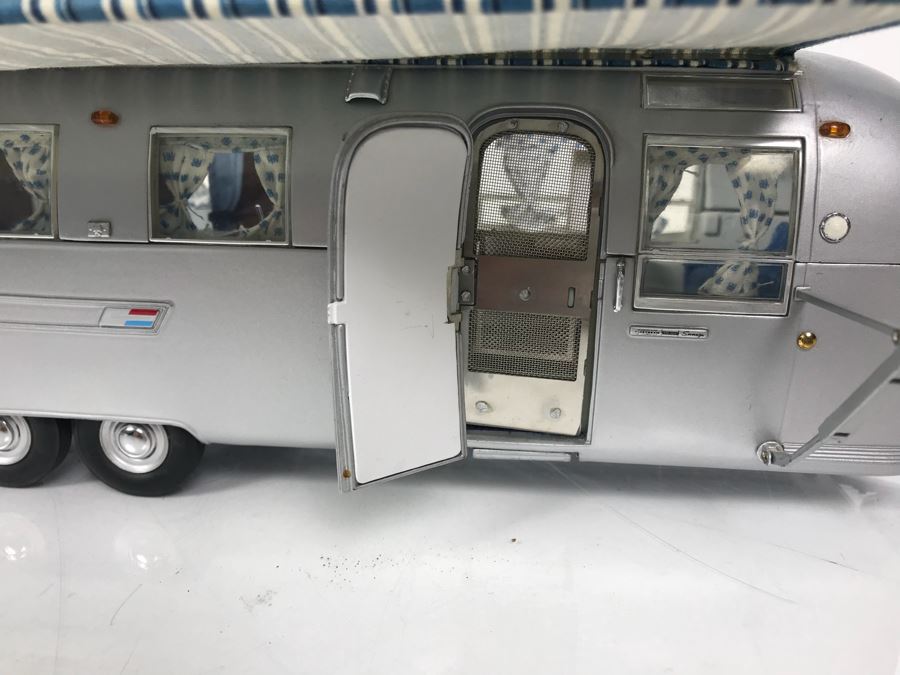 Franklin Mint Precision Model Of 1968 Airstream Trailer [Photo 26]