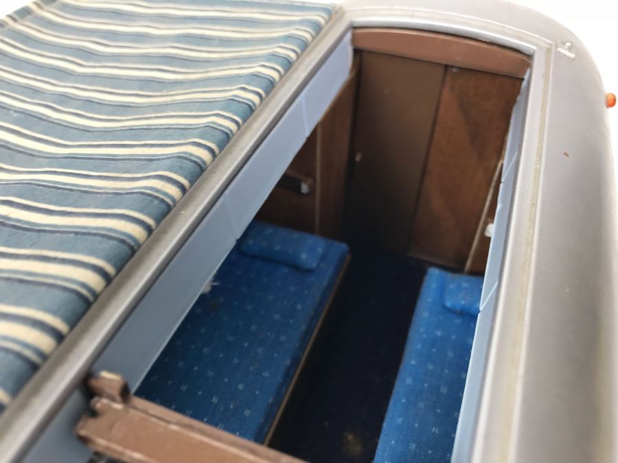 Franklin Mint Precision Model Of 1968 Airstream Trailer [Photo 18]