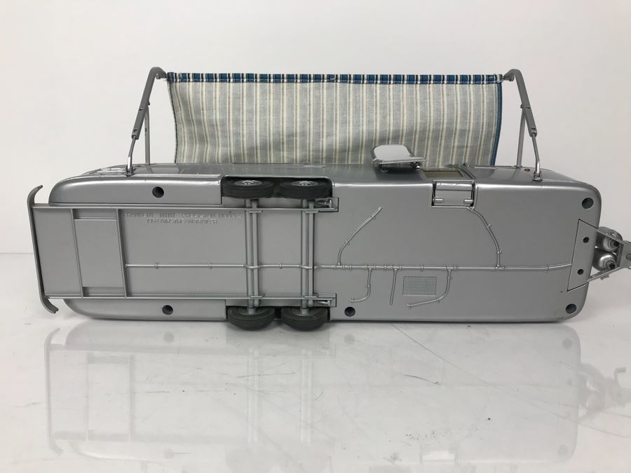 Franklin Mint Precision Model Of 1968 Airstream Trailer [Photo 30]