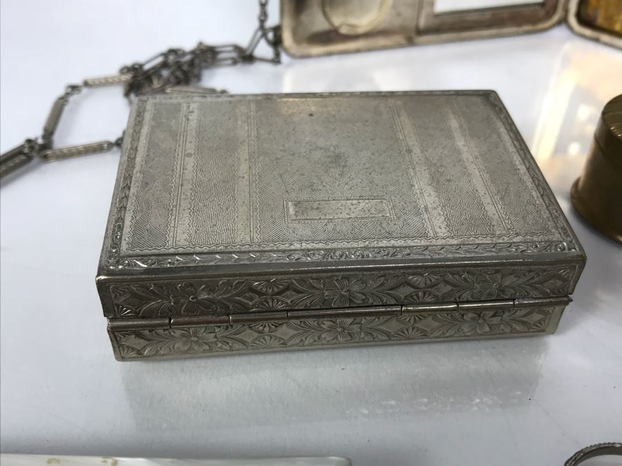 Collection Of Vintage Ladies Compacts [Photo 14]