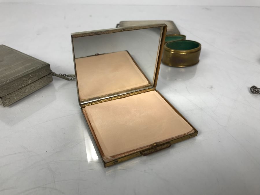 Collection Of Vintage Ladies Compacts [Photo 26]