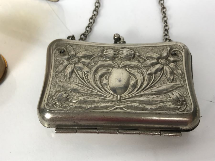 Collection Of Vintage Ladies Compacts [Photo 11]