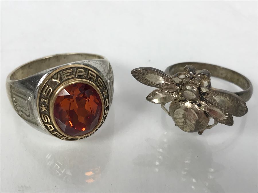 Pair Of Sterling Silver Rings: Men's 15 Years Safe Driver Ring Size 12 1/4 And Ladies Bee Ring Size 8 15.8g [Photo 3]