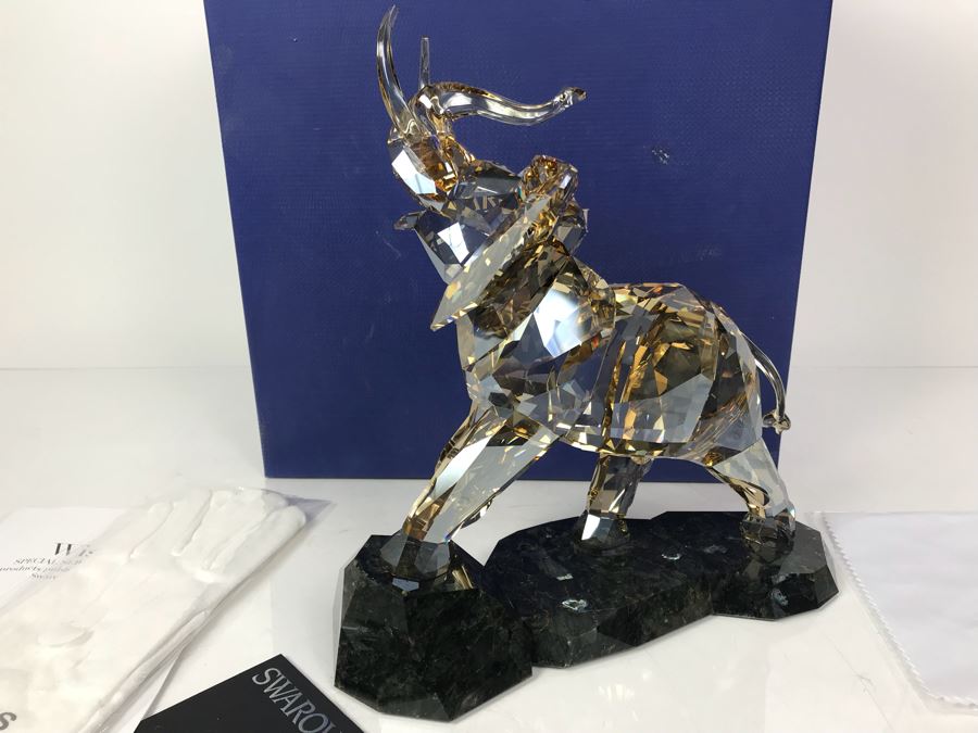 GRAND Swarovski Elephant Full-Colored On Cut Emerald Pearl Granite Base With Original Box And White Gloves Swarovski Crystal Soceity (SCS) Retails $1,690 [Photo 19]
