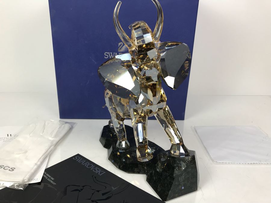 GRAND Swarovski Elephant Full-Colored On Cut Emerald Pearl Granite Base With Original Box And White Gloves Swarovski Crystal Soceity (SCS) Retails $1,690 [Photo 15]