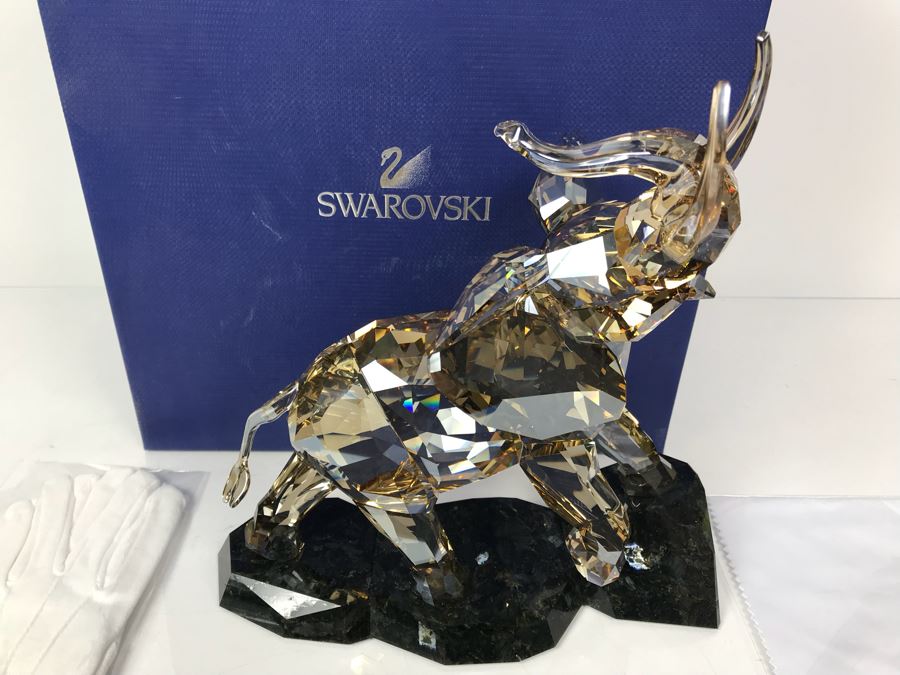 GRAND Swarovski Elephant Full-Colored On Cut Emerald Pearl Granite Base With Original Box And White Gloves Swarovski Crystal Soceity (SCS) Retails $1,690 [Photo 4]
