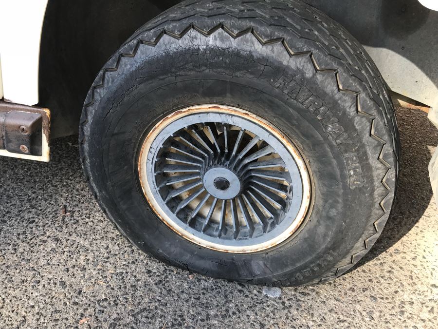 Working YAMAHA Electric Golf Cart (Client Recently Paid $750 To Service Cart 5 Months Ago) With Portable Battery Charger (Note That One Tire Is Flat And May Need Replacing) [Photo 23]