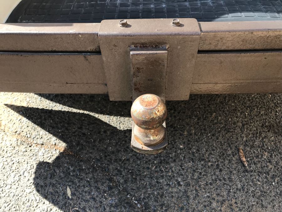 Working YAMAHA Electric Golf Cart (Client Recently Paid $750 To Service Cart 5 Months Ago) With Portable Battery Charger (Note That One Tire Is Flat And May Need Replacing) [Photo 7]