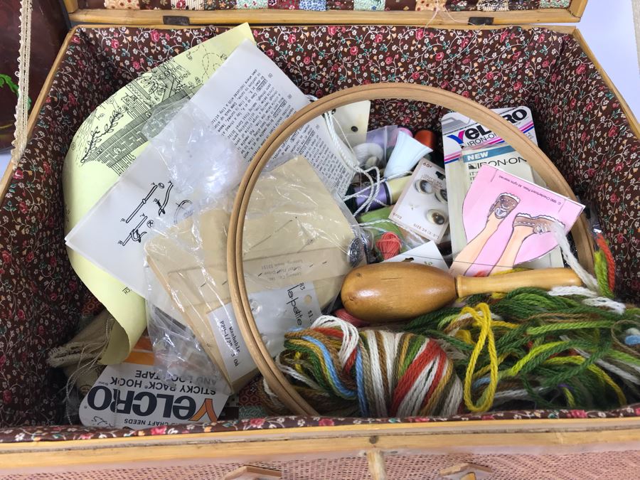 Vintage Sewing Supplies Lot [Photo 9]
