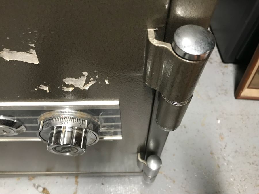 Diplomat Safes Safe - Unopened Unknown Contents Inside (Probably Paperwork) - DO NOT Have Safe Combination Or Key - Great Side Table [Photo 6]