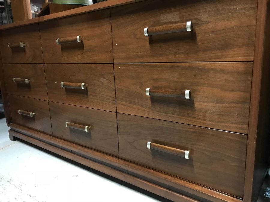 Mid Century Modern 9-Drawer Chest Of Drawers Dresser By American Of Martinsville 62'W X 19'D X 31'H [Photo 4]