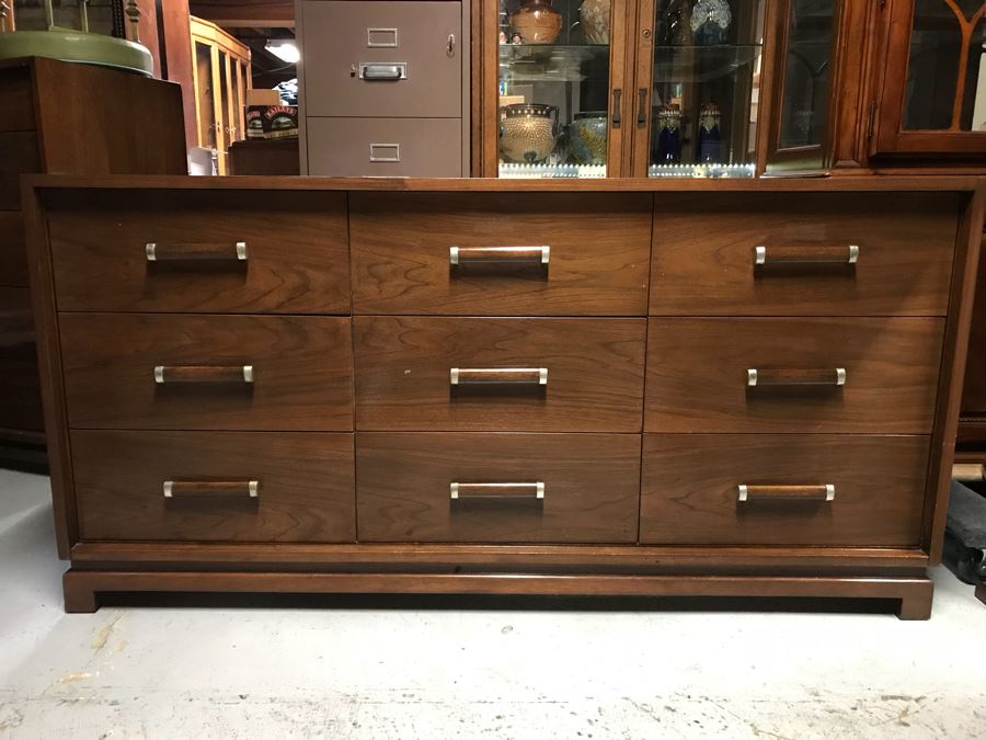 Mid Century Modern 9-Drawer Chest Of Drawers Dresser By American Of Martinsville 62'W X 19'D X 31'H [Photo 1]