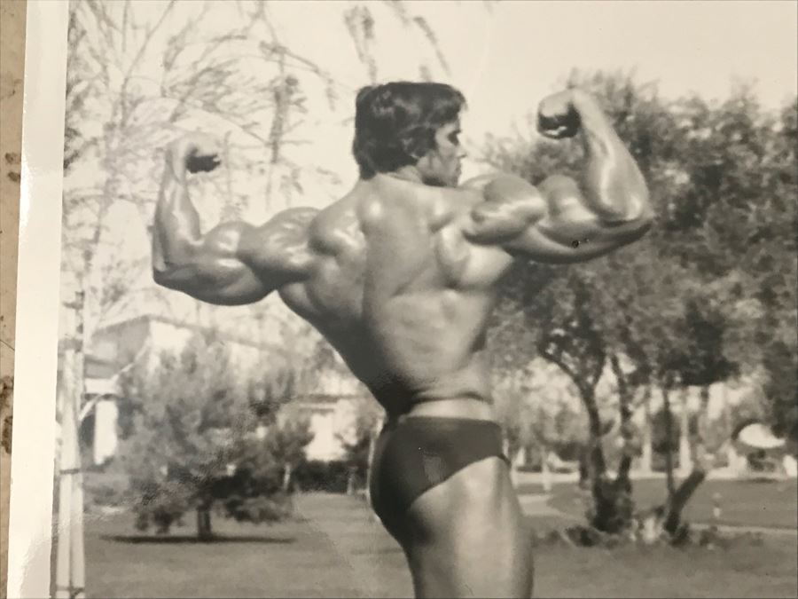 Collection Of (4) Vintage B&W And Color Photographs Of An Early Arnold Schwarzenegger By Photographer Dr. Michael Walczak [Photo 10]