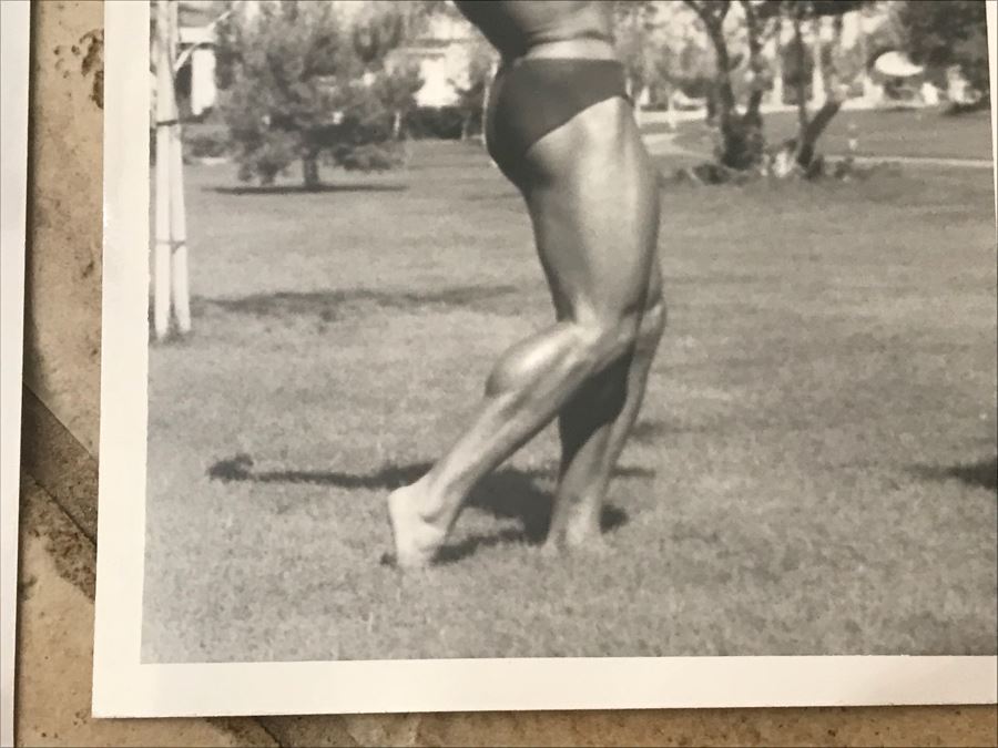 Collection Of (4) Vintage B&W And Color Photographs Of An Early Arnold Schwarzenegger By Photographer Dr. Michael Walczak [Photo 11]