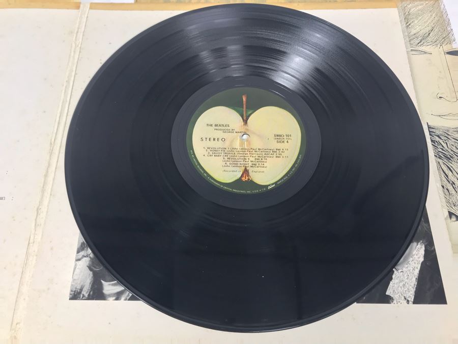 JUST ADDED - (2) Beatles Vinyl Records: The White Album (0731305) And Revolver [Photo 10]